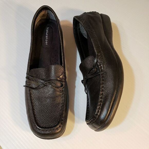 Naturalizer Ariza Black Pebbled Leather Loafers - Picture 1 of 7